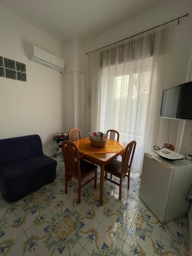 Queen Carolina'S Homes - Apartments In Old Town Νάπολη Εξωτερικό φωτογραφία